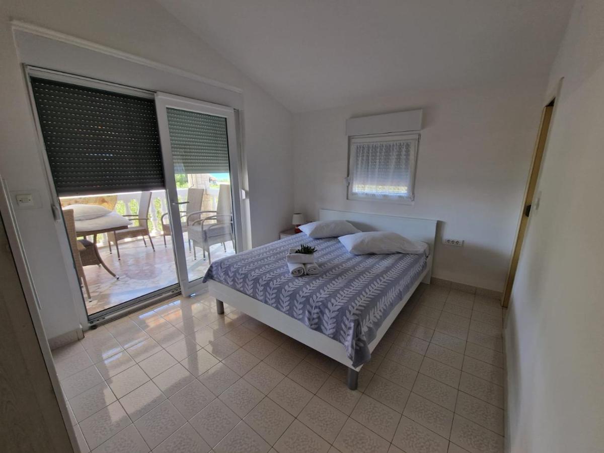 Apartman Lugovic Szybenik Zewnętrze zdjęcie